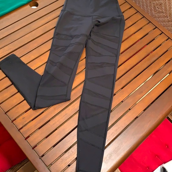 Lululemon Mesh Leggings - Picture 4 of 7